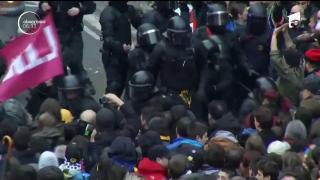 Revoltă de amploare în Catalonia, după arestarea lui Carles Puigdemont