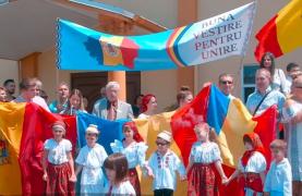 Românii şi moldovenii au încins hora Unirii pe pâmânt american