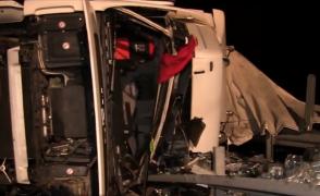 Accident grav pe A1, în Timiş! Şoferul unui TIR a murit după ce a scăpat mastodontul de sub control şi s-a răsturnat pe şosea