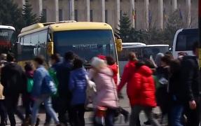 În ţara birocraţiei, elevii au nevoie de adeverinţe pentru orice. Chiar şi pentru un concurs de şah