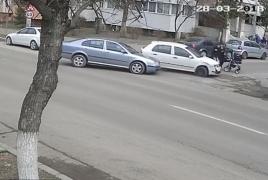 Două femei şi un bebeluş în cărucior, la un pas să fie spulberaţi pe o trecere din Buzău