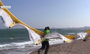 Iarna nu a plecat de pe pârtiile de la mare înălţime. În timp ce la mare, e atmosferă de vară!