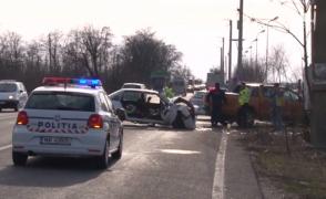 Accident violent în Prahova. Mama şi doi copii în stare gravă, după ce maşina lor s-a izbit de o alta