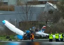 Un avion de mici dimensiuni s-a prăbuşit pe o autostrada din Franţa, iar doi oameni au murit