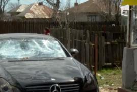 Război intre clanuri la Clejani! Doi oameni, loviţi intenţionat cu maşina de vecinii lor