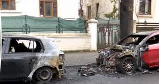 Piromanul care a incendiat opt maşini în Capitală, de negăsit!