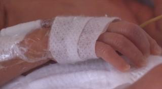 Dependenţi de droguri încă de la naştere! În fiecare zi, în România este adus pe lume un nou-născut aflat deja în sevraj