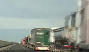 Record de cozi de TIR-uri, la ieşirea din ţară spre Ungaria