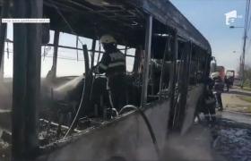 Panică în Satu Mare. Autobuz cu pasageri făcut scrum, după ce a luat foc în mers