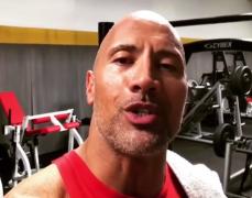 Povestea de viaţă a actorului Dwayne Johnson! A trecut prin depresie severă şi a ajuns de două ori pe străzi