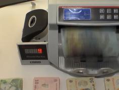 Bugetarii își vor lua banii înainte de Paște