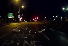 Accident înscenat în Marea Britanie: un biciclist s-a aruncat pe șosea