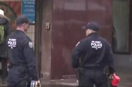 Accident la metroul din New York, provocat de o umbrelă ajunsă din greşeală în faţa trenului