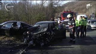 Grav accident pe celebrul Deal Negru dintre Vâlcea şi Piteşti! O fetiţă de nici 2 ani a murit, iar fratele ei de 7 ani a fost rănit grav
