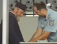 Sacandal în Biserica Ortodoxă Română. Mitropolitul Ardealului şi-a ajutat cei doi fii să ajungă doctori în teologie