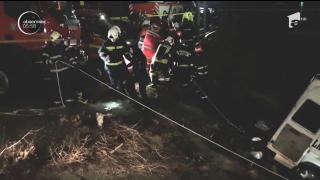 Cod roşu de intervenţie, după ce un microbuz cu călători a ajuns în râul Bistriţa. Sunt 7 morţi!