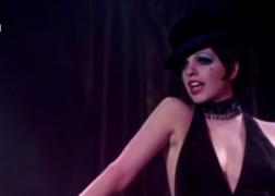 Laiza Minnelli îşi scoate la licitaţie costume în care a devenit celebră