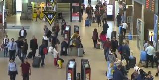 Român prins cu friptură de miel în bagaj, pe aeroport