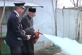 Stingătoarele și ieșirile din biserici, verificate de pompieri înainte de slujba de Înviere