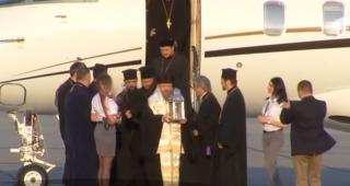 Lumina Sfântă dusă cu avionul la credincioşii din toată ţara, care vor participa la Slujba de Înviere