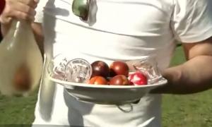 Paşte ca odinioară, sărbătorit în Maramureş. Flăcăii au dus mâncare la biserică, pentru sfinţire