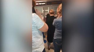Video: furie în rândul pasagerilor români rămaşi blocaţi pe Aeroportul Ciampino din Roma