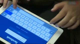 Emoţii pentru utilizatorii Facebook. Milioane de români vor afla dacă le-au fost furate datele persoanele