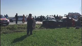 Primele imagini de la accidentul cu 3 maşini din Galaţi: cel puţin 3 morţi şi 7 răniţi