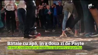Ucrainenii au sărbătorit a doua zi de Paşte cu o baie generală cu apă