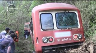 Momente de panică pentru călătorii trenului deraiat în Caraş Severin. Imagini de la locul accidentului