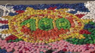 Centrul Bacăului a fost invadat de sute de copii, care au demonstrat cât de utile pot fi capacele din plastic