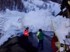 Avalanșă impresionantă în Franța! Turiştii au imortalizat momentul în care valul de zăpadă acoperă totul în jur