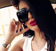 Tânără încătuşată după ce a produs un accident şi nu a vrut să colaboreze cu agenţii. Femeia mirosea foarte tare a alcool