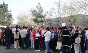 Proteste spontane la Spitalele Judeţene din Tulcea şi Piatra Neamţ, după ce oamenii au constatat că le-au scăzut salariile