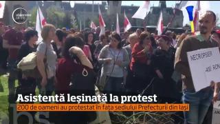 O asistentă medicală a leşinat la protestul din faţa prefecturii Iaşi