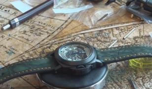 Un artist român din Pucioasa a creat un ceas special pentru Sylvester Stallone