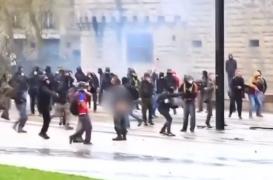 Violenţe pe străzile din Nantes. Oamenii s-au luat la bătaie cu forţele de ordine, în timpul unui protest