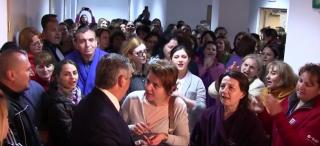 Proteste masive în spitale. Sute de angajaţi au ieşit să-şi spună nemulţumirile