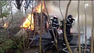 Incendiu violent în sectorul 3 al Capitalei. Depozit cu mobilă, la un pas să se facă scrum
