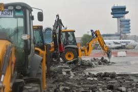 A început repararea gropilor din pistele Aeroportului Otopeni