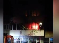 Incendiu violent într-un bloc din Suceava. Zeci de oameni au fost evacuaţi din case