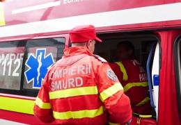 O elevă de 12 ani din Curtea de Argeş a căzut în faţa unei dubiţe, în timp ce vorbea la telefon