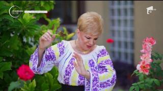 Priveghi la capela cimitirului Bellu din Bucureşti, unde trupul Ionelei Prodan a fost depus într-un sicriu alb