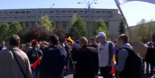 Protest de amploare ale CFR-iștilor! Mii de angajaţi au ieşit în faţa ministerului Transporturilor