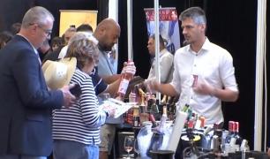 Cum îmbinăm un vin bun cu hamburgerul, cel mai popular sandviş din lume