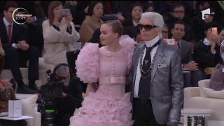 Modelele îl pun la zid pe celebrul designer de la Chanel, Karl Lagerfeld