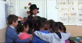 O învăţătoare din Dolj îşi fac meseria din tot sufletul, în ciuda problemelor grave de sănătate