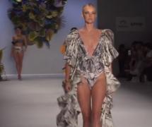 Săptămâna modei de la Sao Paulo. Ținutele sumare sau foarte decoltate au încins imaginaţia bărbaţilor