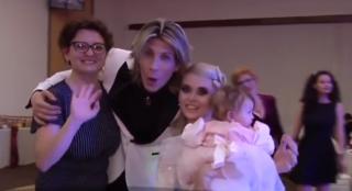 Zi mare pentru Tudor Turcu. Fostul câştigător X Factor s-a căsătorit religios şi şi-a botezat fetiţa!