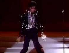 Pantofii de scenă a lui Michael Jackson, scoși la licitație